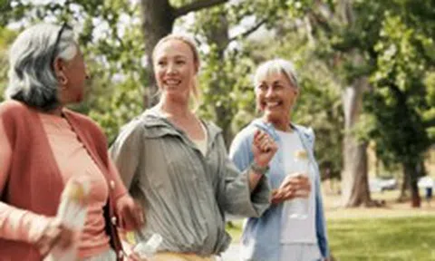 Đi bộ sáng hay tối tốt cho huyết áp?