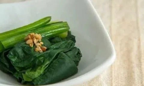 Bị xếp ở top "bẩn nhất" suốt 2 năm, nhưng loại rau này lại rất bổ máu, đáng tiếc nhiều người đang ăn sai cách