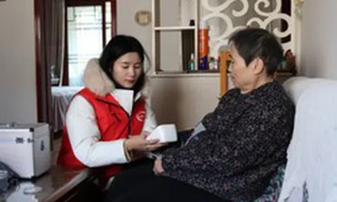 Nhận cuộc gọi giúp hủy tài khoản bảo hiểm thừa, cụ bà để lộ thông tin 5 thẻ ngân hàng, 7,6 tỷ đồng suýt mất trong 1 đêm