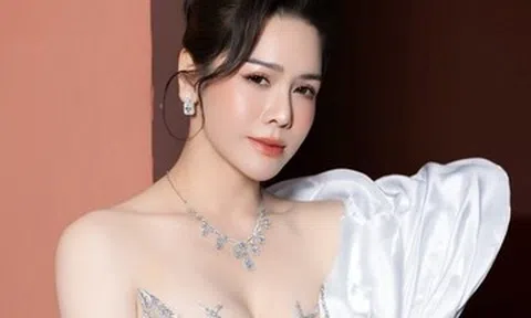 'Phú bà showbiz' Nhật Kim Anh ở biệt thự 200m2, tu tập và giấu kín tình yêu
