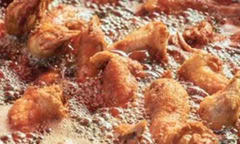 Chỉ một miếng gà rán" cũng có thể tích tụ trong cơ thể đến 6 năm