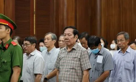 Cựu chủ tịch, Tổng giám đốc VRG nộp hàng chục tỉ đồng, xin miễn hình phạt