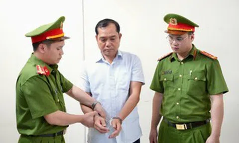 Bắt khẩn cấp một nguyên Phó Chủ tịch TP trước đây