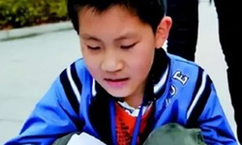 Cậu bé 10 tuổi này tài giỏi cỡ nào mà khi "mất tích", truyền thông cả nước phải than ngắn thở dài: Một tổn thất lớn cho quốc gia!