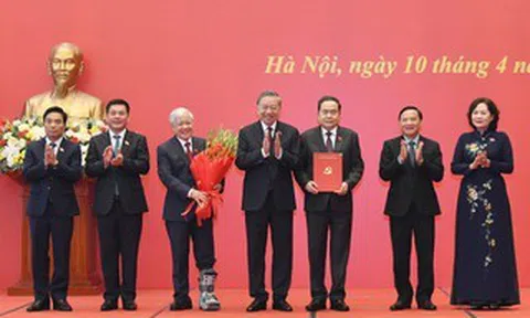 Tổng Bí thư, Chủ tịch nước trao Quyết định của Bộ Chính trị chỉ định Đảng ủy Quốc hội