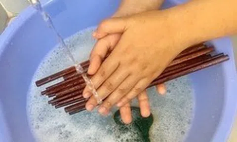Cảnh báo đặc biệt đến các gia đình đang ăn cơm bằng đũa gỗ, đũa tre