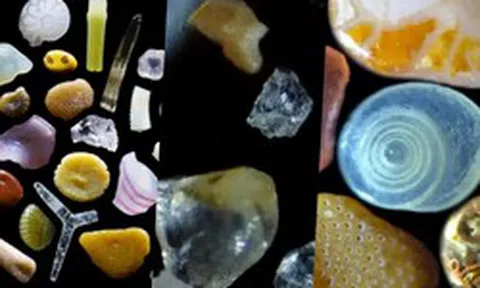 Tại sao hình dạng của cát trong sa mạc lại khác với cát trên bãi biển?