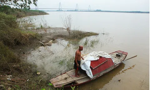 "Dị nhân" mang linh cảm lạ, vớt hàng trăm thi thể trôi sông và nỗi ám ảnh không lời