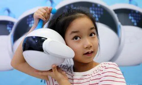 Trí thông minh của một đứa trẻ thì ra có thể được nhận biết qua đôi mắt, nụ cười và đôi tai