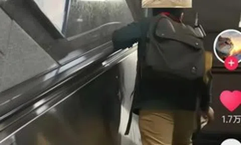 Hành động của 1 đứa trẻ ở ga tàu điện ngầm khiến nhiều người phải hốt hoảng bình luận: Cha mẹ bảo ban lại ngay kẻo muộn!