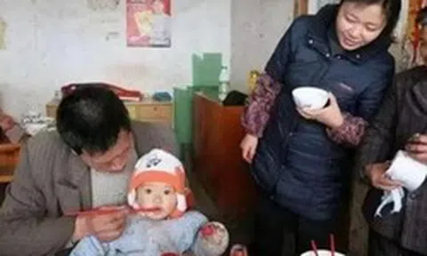 Bé 5 tháng tuổi suy gan sau bữa tiệc gia đình: Bác sĩ lo ngại vì "tình thương thiếu hiểu biết" của ông nội