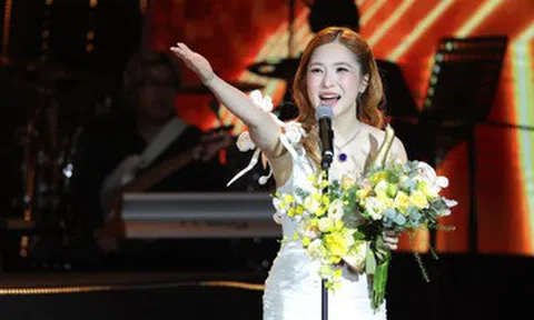 Vừa nhận giải 'Album của năm', ca sĩ Hương Tràm là tâm điểm gây tranh cãi