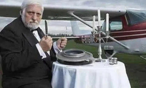 Dị nhân “Ngài Ăn Tuốt” khiến thế giới rùng mình