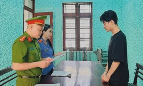 Hai mẹ con mượn xe, mang đi cầm cố để lấy tiền tiêu xài