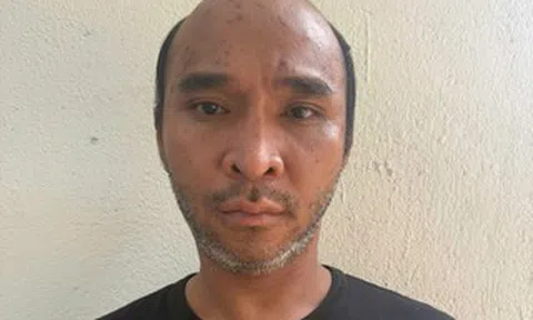 Vừa mãn hạn tù, ca sĩ lô tô bị bắt vì giật điện thoại du khách nước ngoài