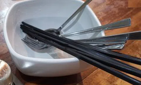 5 dụng cụ nhà bếp nhà nào cũng có, dùng sai cách còn độc hơn thuốc trừ sâu