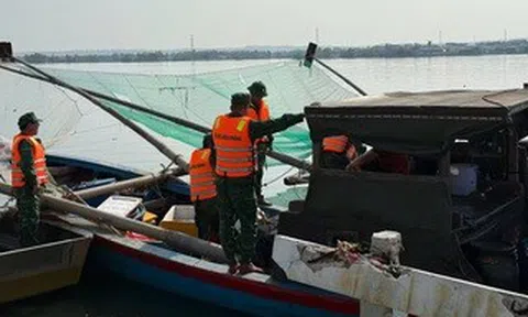 Bắt quả tang 3 tàu cá dùng kích điện khai thác thủy sản trên đầm Thị Nại