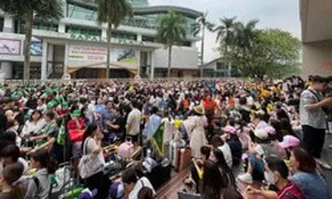 Cả Việt Nam rủ nhau đi Trung Quốc: Cửa khẩu đón nửa triệu khách, áp đảo 40% thị phần tour quốc tế