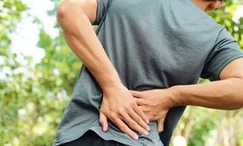 Thận của nam nhân viên văn phòng chứa đầy sỏi vì loại vitamin nhiều người Việt uống để tăng cường đề kháng