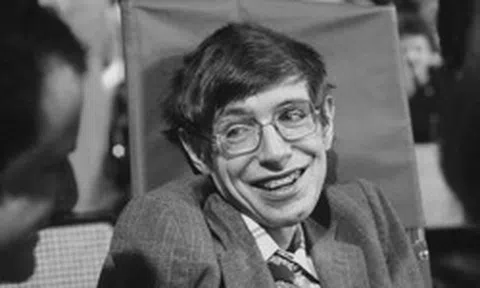 Stephen Hawking đã đúng về trí thông minh