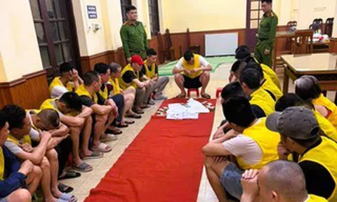 Đột kích nhà người phụ nữ, bắt quả tang 25 người đang chơi xóc đĩa