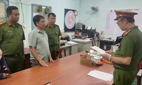 Bắt tạm giam người đàn ông vận chuyển trái phép động vật quý hiếm về Việt Nam