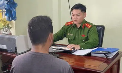 Áp sát phụ nữ trên đường rồi sàm sỡ, nam thanh niên bị camera “bắt chết” từng hành động