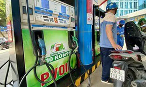 Xe đang đổ RON95 chuyển sang xăng sinh học E10 cần chú ý gì?