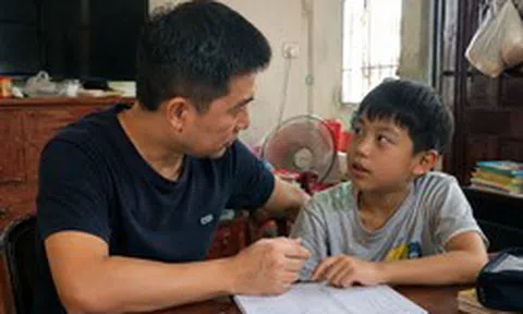 Khi con hỏi, "Mẹ/Bố sẽ thưởng gì nếu con làm bài kiểm tra tốt?", câu trả lời quyết định con có thể tiến xa đến đâu