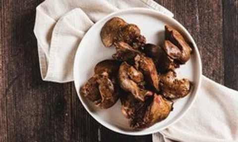 1 bộ phận của gà nhiều cholesterol gấp gần 5 lần mỡ lợn: Thích tới mấy cũng phải hạn chế