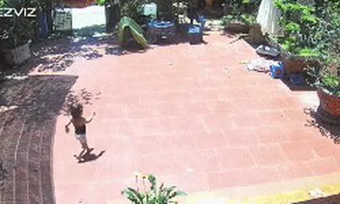 Xuất hiện nhiều clip trích xuất camera quay lại cảnh “nóng bỏng chân”: Kẻ khóc, người cười
