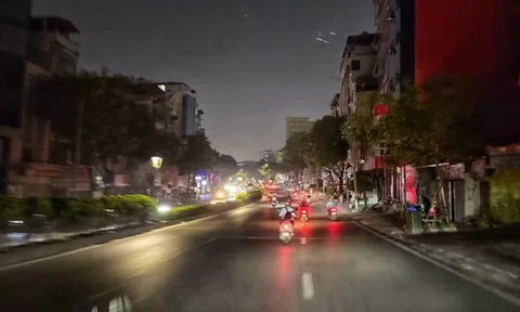 Nhiều nơi mất điện giữa đêm, người dân thức trắng giữa "chảo lửa": EVN Hà Nội lên tiếng