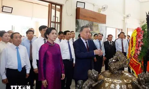 Tổng Bí thư, Chủ tịch nước Tô Lâm dâng hương tưởng niệm Chủ tịch Hồ Chí Minh tại Thái Lan
