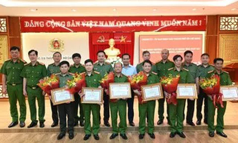 Lãnh đạo TPHCM khen thưởng đột xuất Công an Thành phố và các tập thể xuất sắc