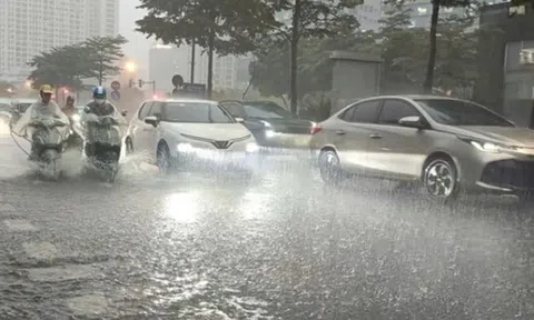 Miền Bắc đón mưa dông sầm sập trước khi bước vào đợt nóng "bùng nổ", cảnh báo thời tiết cực đoan