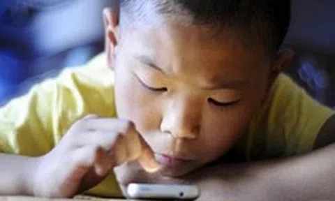 Em bé 5 tháng tuổi đã bị cận thị hơn 1000 độ, bác sĩ tiết lộ nguyên nhân khiến nhiều cha mẹ lo lắng