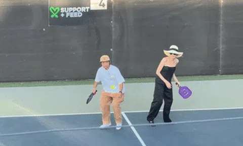 Diễn viên Angelina Jolie gây tranh cãi khi cùng con nuôi người Việt chơi pickleball