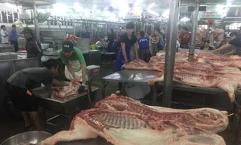 Giá heo hơi hôm nay, 10-6: Thịt heo chợ đầu mối giảm đến 10 giá