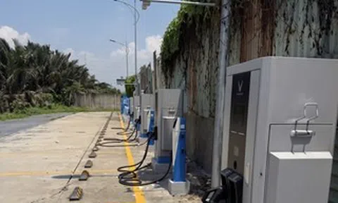 Cắt trộm dây sạc xe điện ở TPHCM để lấy tiền mua rượu