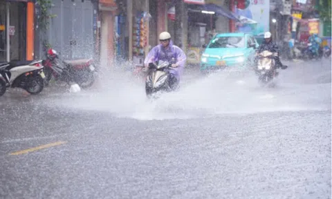 Mưa dông sầm sập từ tối nay, cảnh báo lũ trên các sông thuộc khu vực Bắc Bộ
