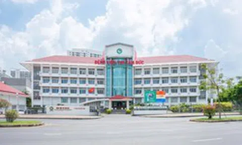 Bệnh viện của bác sĩ 80 tuổi chữa bệnh tim, bán thuốc kiếm hơn 2 tỷ đồng/ngày