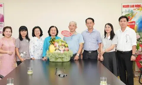 Nguyên Phó Chủ tịch nước Trương Mỹ Hoa thăm Báo Người Lao Động nhân Ngày 21-6