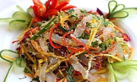 Sai lầm khi ăn nộm sứa, thanh niên 28 tuổi suýt mất mạng