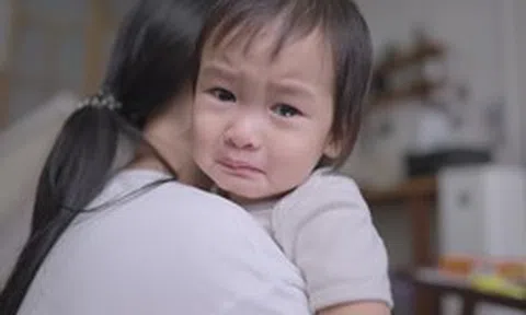 Vì sao có những đứa trẻ lớn lên lạnh nhạt với mẹ dù được chăm sóc hết mực? Câu trả lời khiến nhiều phụ huynh giật mình