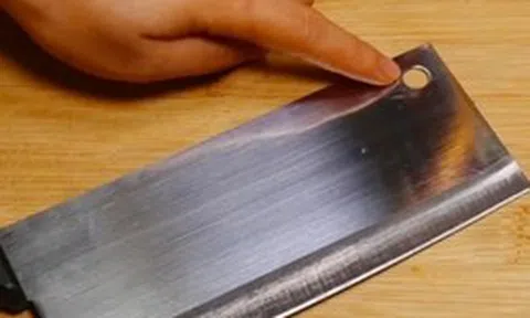 Tại sao trên dao thường xuất hiện lỗ tròn?
