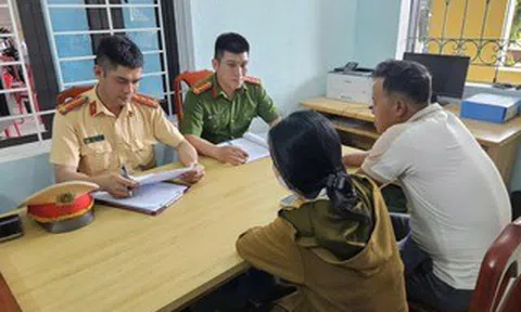 CLIP người phụ nữ nằm giữa đường chặn ô tô: Công an vào cuộc xử lý
