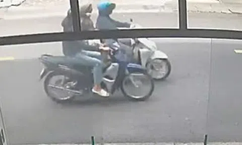TPHCM: Cướp giật dây chuyền đem về đưa cho mẹ ruột bán