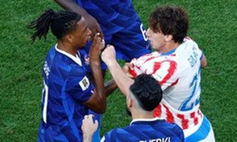 FIFA từ chối xóa thẻ cho cầu thủ Pháp