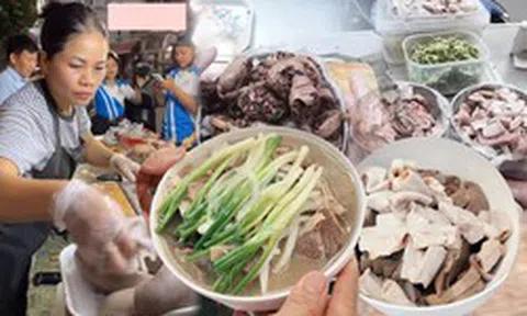 Hàng triệu người nghiện xem cô Thanh bán lòng ở Bắc Ninh: Ai mua 10.000 đồng cũng bán, thái không kịp phải xin khách tự làm