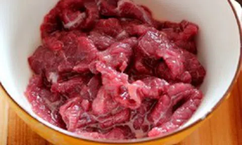Không chỉ xem màu sắc, đây là cách kiểm tra thịt bò “giả” nhanh mà đơn giản nhất: Nếu có dấu hiệu này thì đừng nên mua